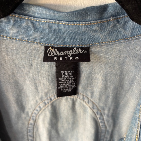 Wrangler Women's Retro Sleeveless Western Denim Top - Picture 6 of 16